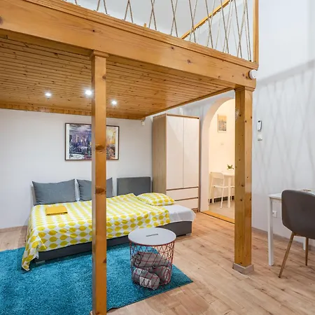 Apartment Affordable Heroes' Square *