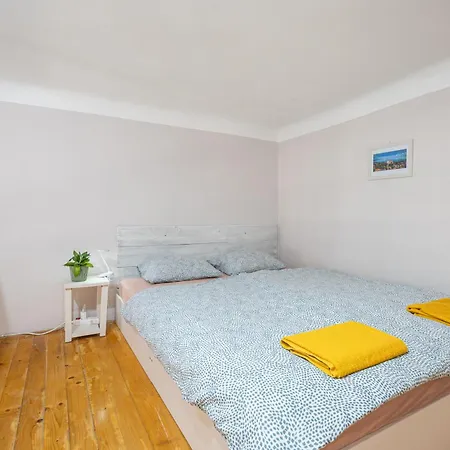 Affordable Heroes' Square Appartement *