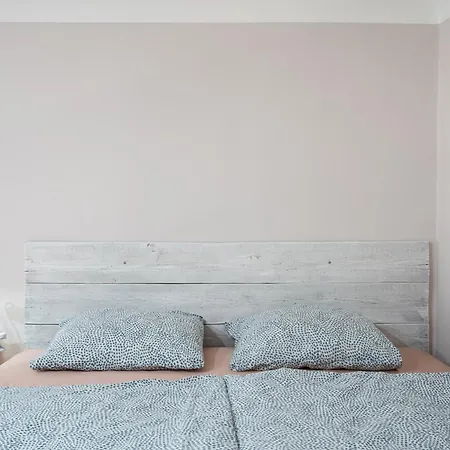 Affordable Heroes' Square Appartement *